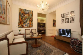 Vintage 2BR Apt in Downtown - Royal 69